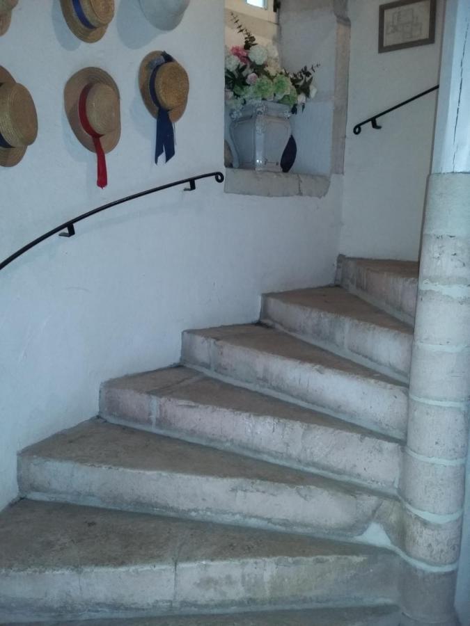 Bed and Breakfast Chez Zaza Stigny Екстер'єр фото