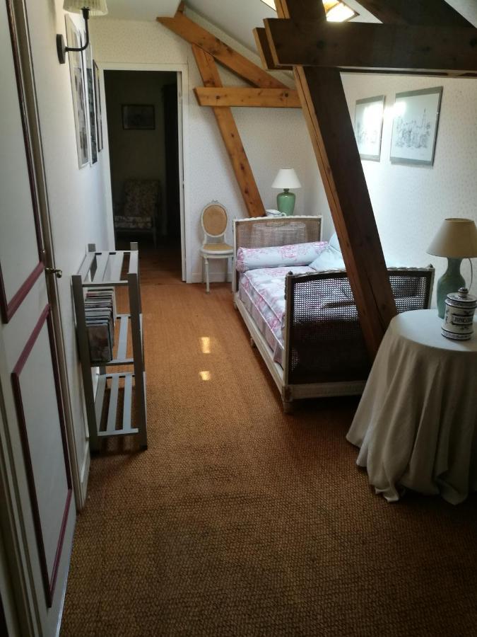 Bed and Breakfast Chez Zaza Stigny Екстер'єр фото