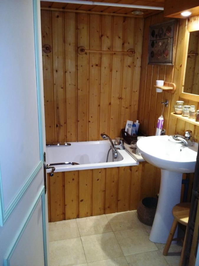 Bed and Breakfast Chez Zaza Stigny Екстер'єр фото