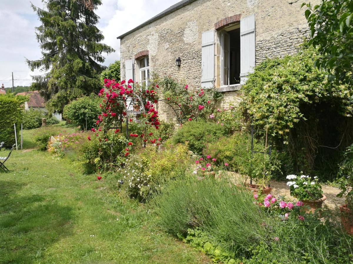 Bed and Breakfast Chez Zaza Stigny Екстер'єр фото