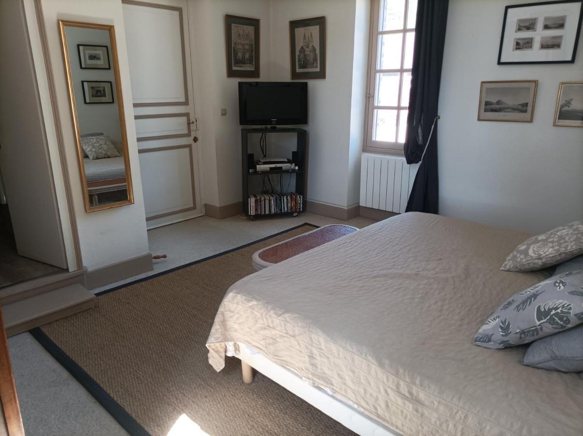 Bed and Breakfast Chez Zaza Stigny Екстер'єр фото